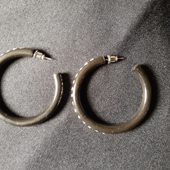 Fashion Black Acrylic Earrings - Picture 2 of 4